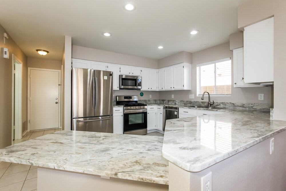 11243 W Alice Ave - Photo 7 of 17