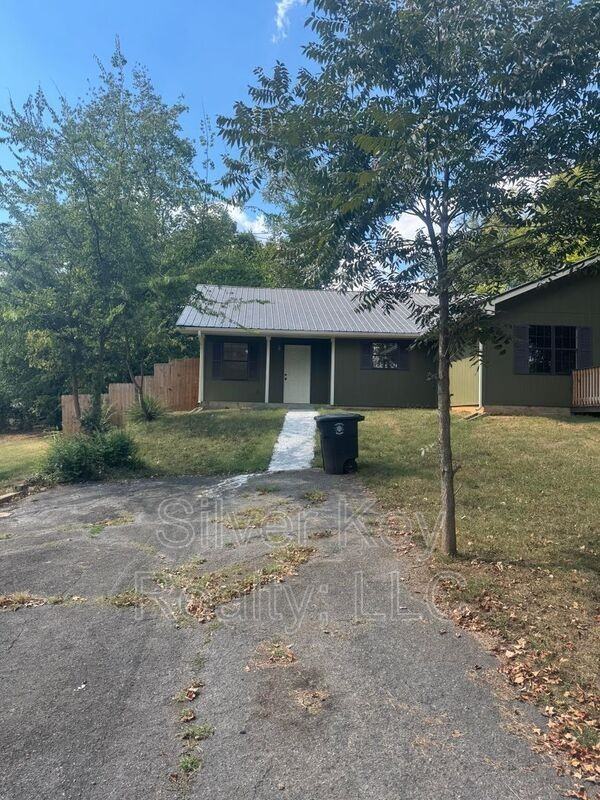 104 Pine St #A - Photo 2 of 20