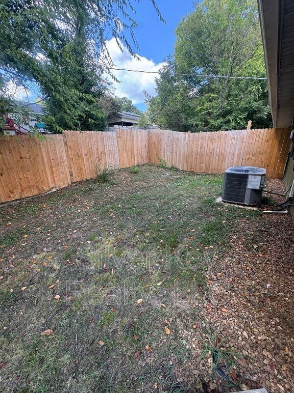 104 Pine St #A - Photo 4 of 20