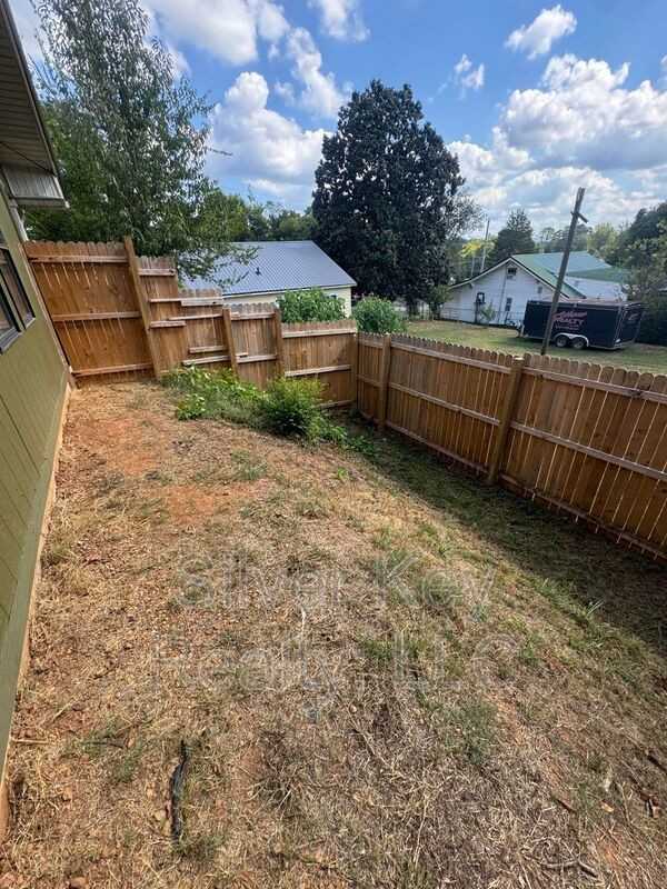 104 Pine St #A - Photo 5 of 20