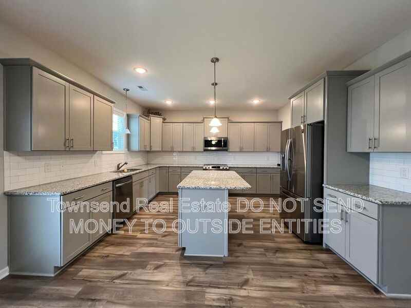 114 Prescott St - Photo 5 of 19