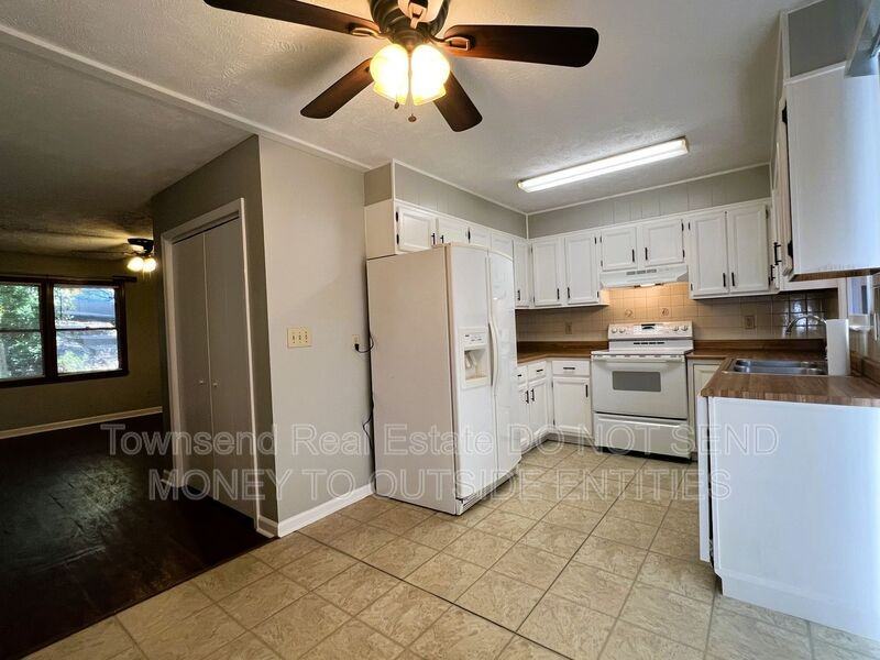 1411 Briarcliff Dr - Photo 3 of 9