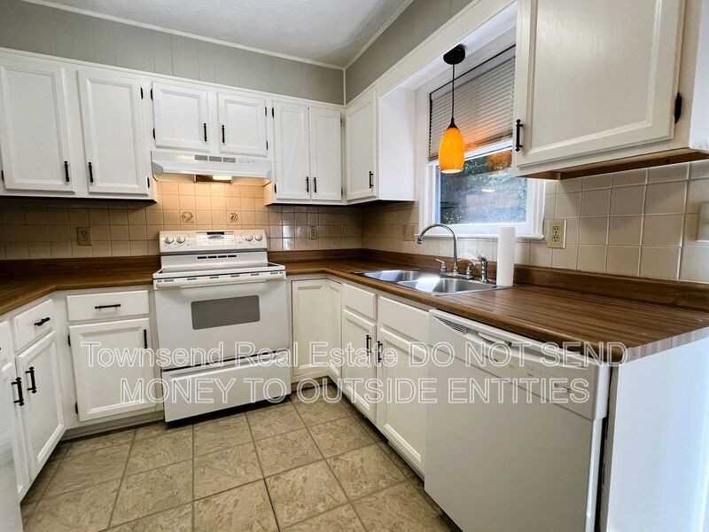 1411 Briarcliff Dr - Photo 4 of 9