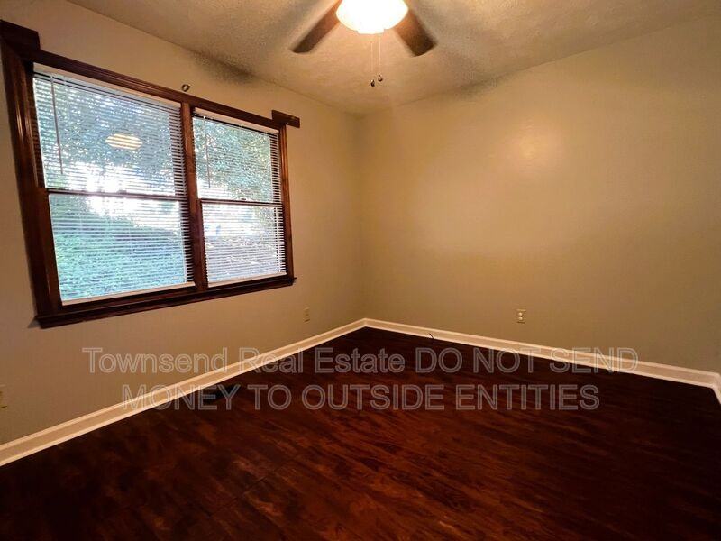 1411 Briarcliff Dr - Photo 5 of 9