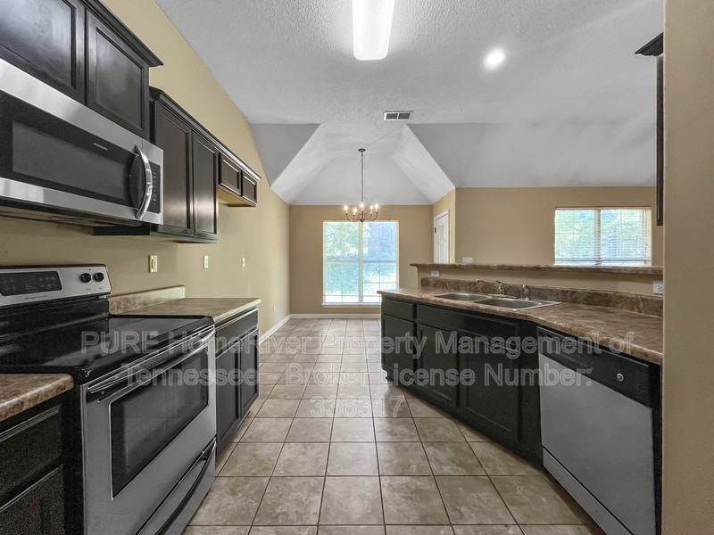 4021 Sunset Lake Ln - Photo 5 of 22