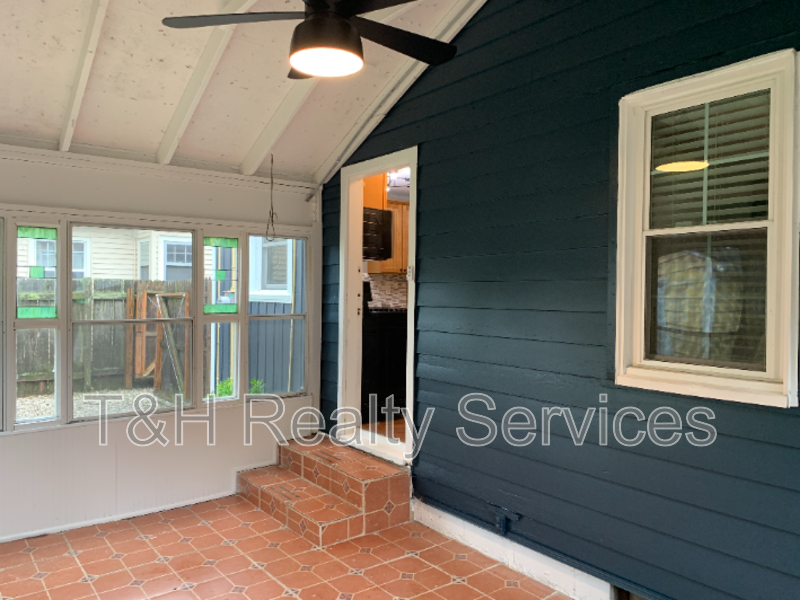6003 Crittenden Ave - Photo 6 of 30