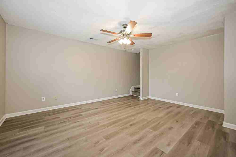 1204 Smalls Ct - Photo 5 of 17