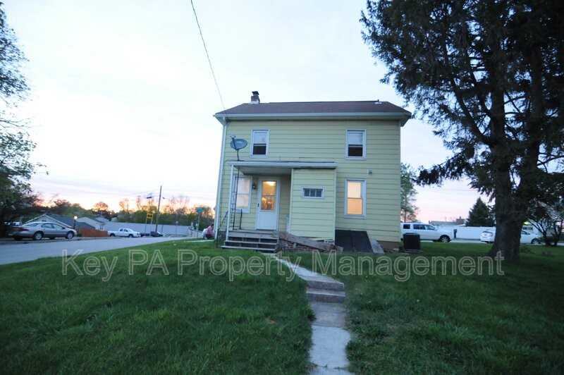 1890 Andrews St - Photo 4 of 14