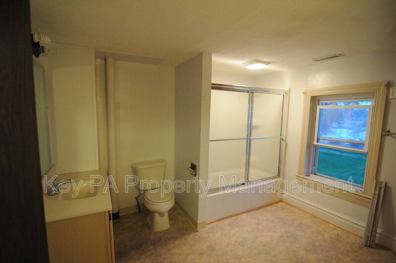 1890 Andrews St - Photo 5 of 14