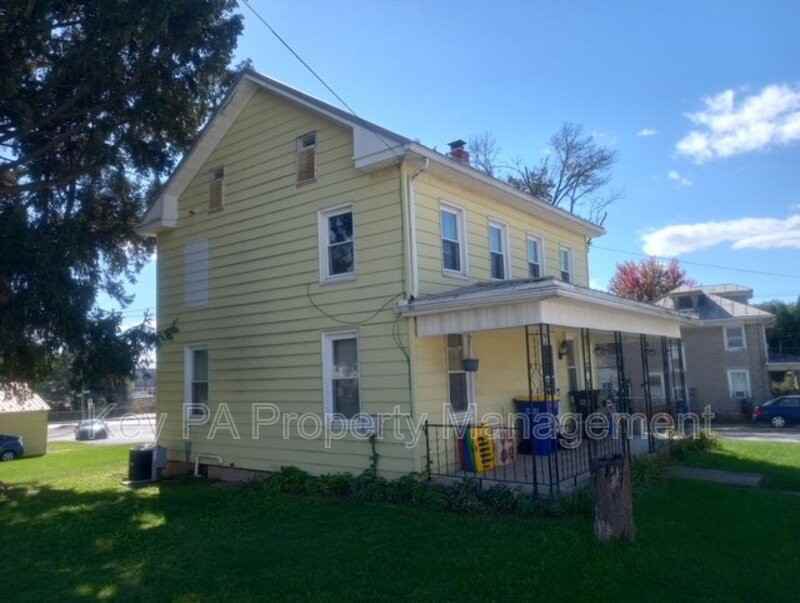 1890 Andrews St - Photo 7 of 14