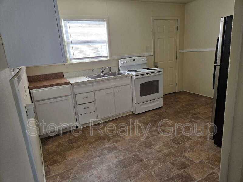 2028 N 22nd St - Photo 4 of 10