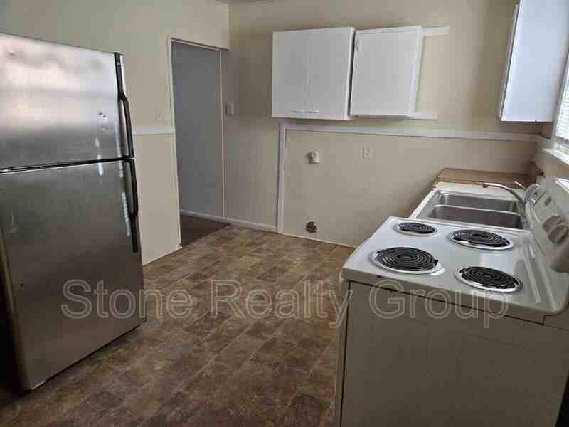 2028 N 22nd St - Photo 5 of 10
