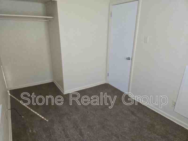 2028 N 22nd St - Photo 7 of 10