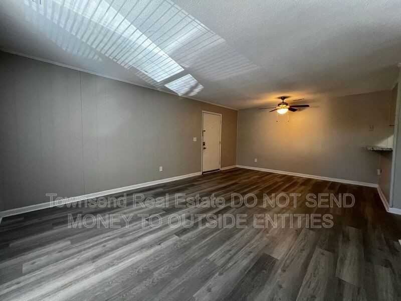 5853 - Photo 3 of 25