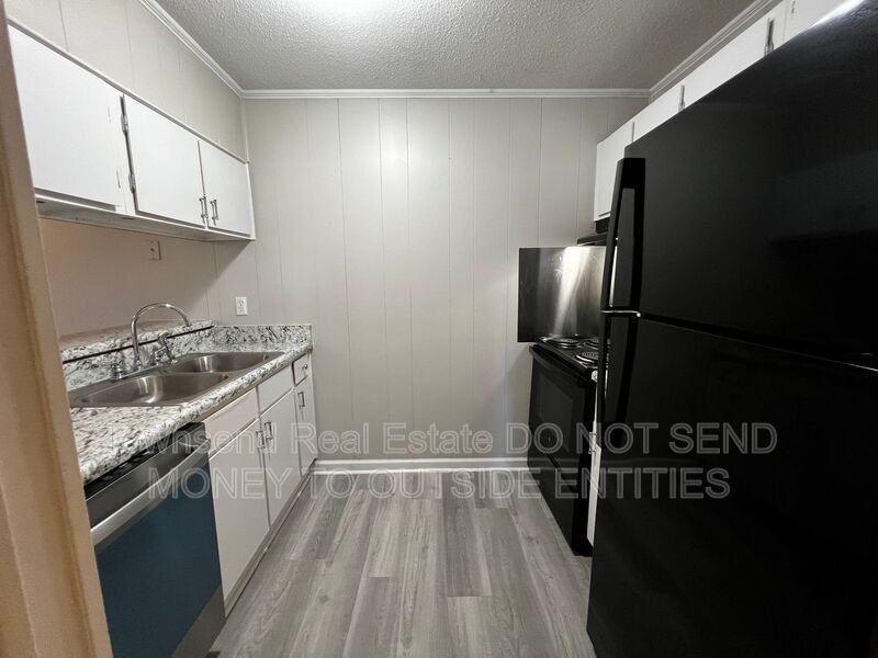 5853 - Photo 5 of 25
