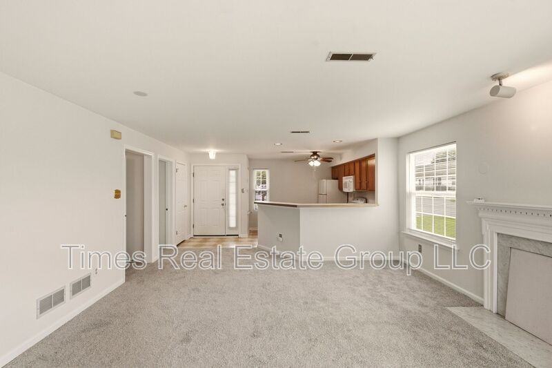 601 Lexington Way - Photo 3 of 31