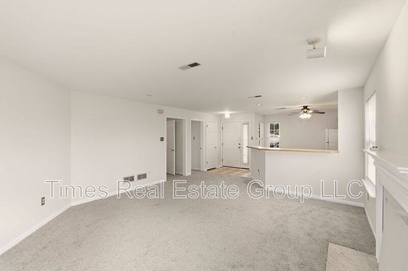 601 Lexington Way - Photo 4 of 31