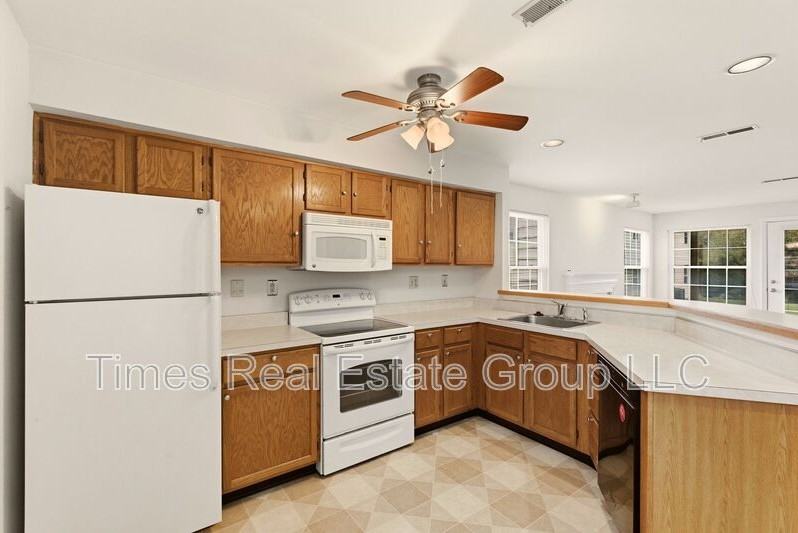 601 Lexington Way - Photo 5 of 31