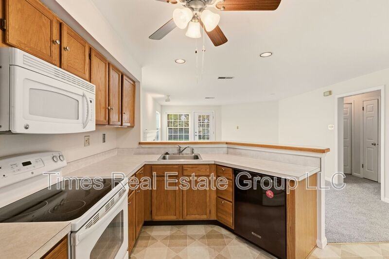 601 Lexington Way - Photo 6 of 31