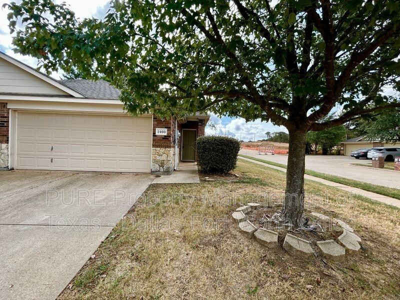 2400 Ravenwood Ct - Photo 2 of 27
