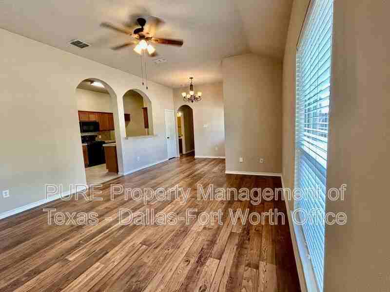 2400 Ravenwood Ct - Photo 4 of 27