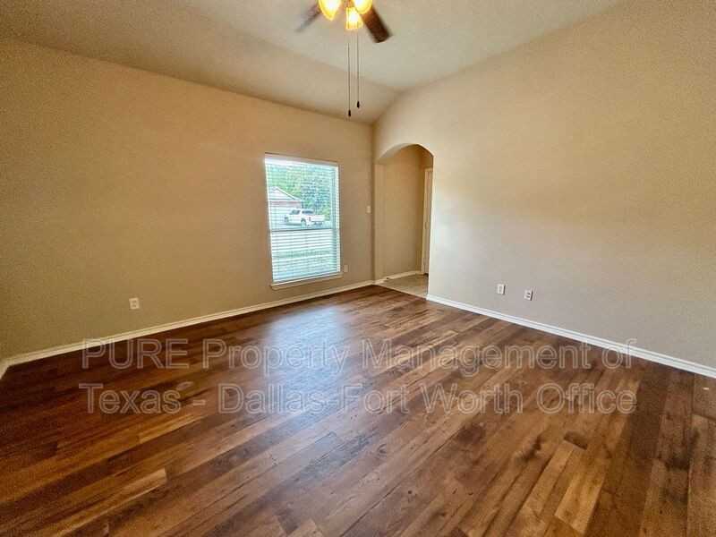 2400 Ravenwood Ct - Photo 6 of 27