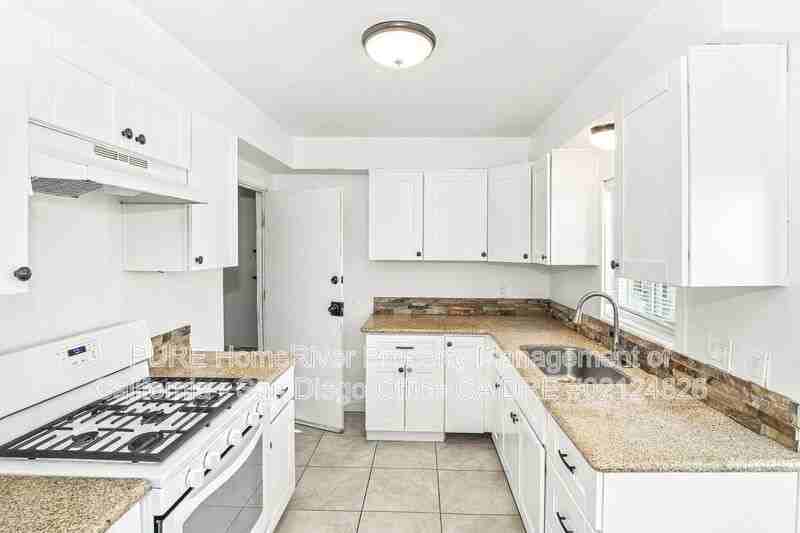 4848 70th St - Photo 5 of 16