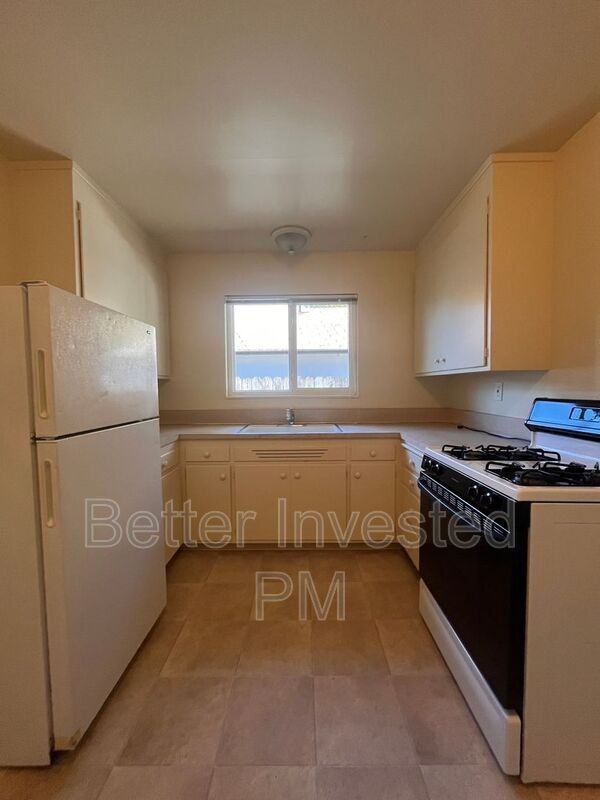 925 Beaver Ln - Photo 3 of 21