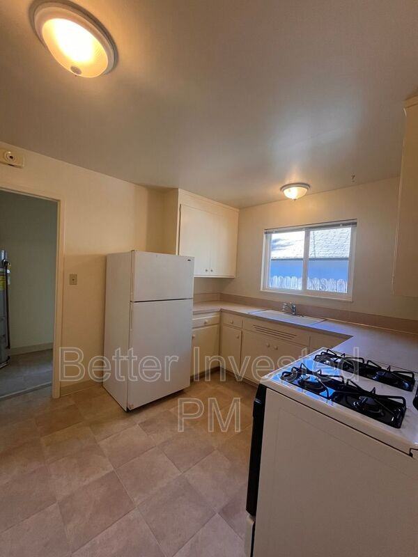 925 Beaver Ln - Photo 4 of 21