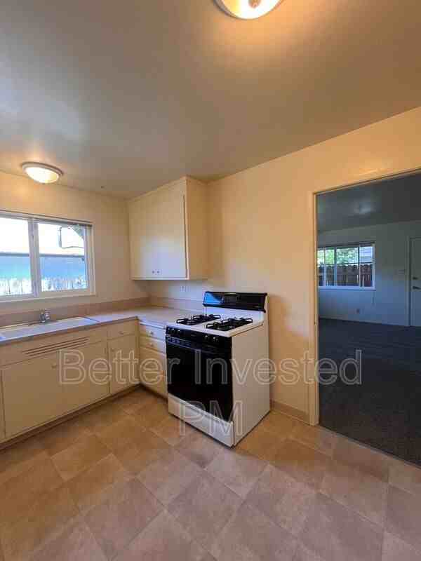 925 Beaver Ln - Photo 5 of 21