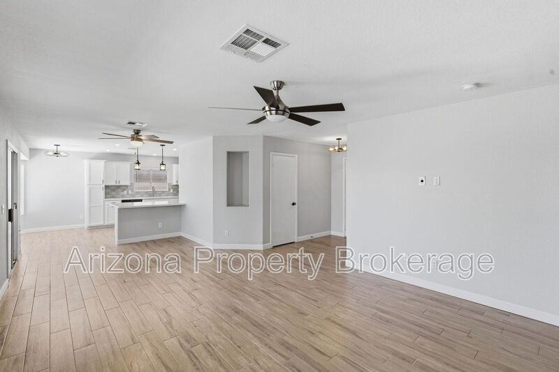 1231 S Bridger Dr - Photo 2 of 29