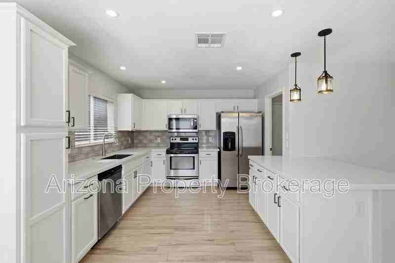1231 S Bridger Dr - Photo 3 of 29
