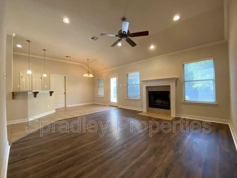 2014 Carriage House Dr - Photo 2 of 10