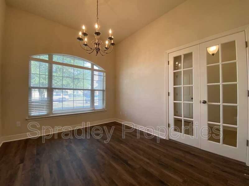 2014 Carriage House Dr - Photo 3 of 10
