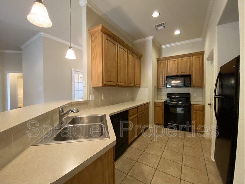 2014 Carriage House Dr - Photo 4 of 10