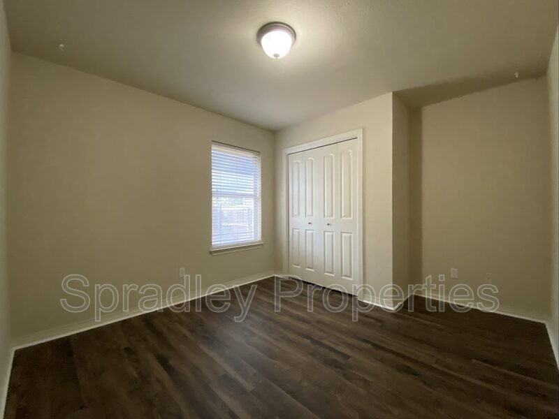2014 Carriage House Dr - Photo 5 of 10