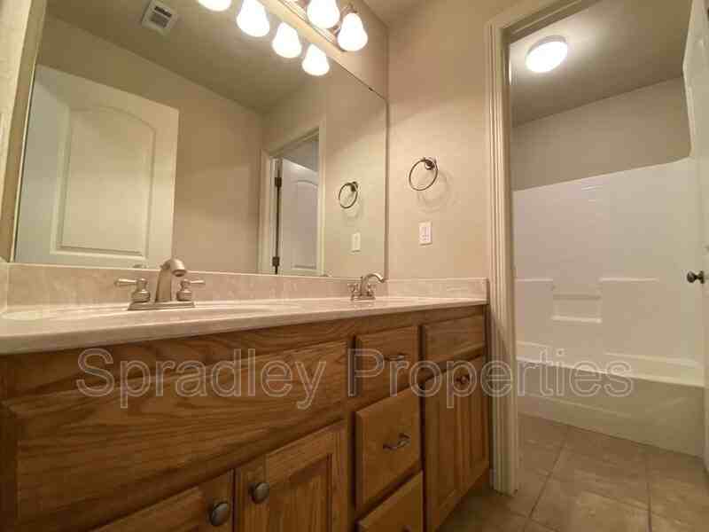 2014 Carriage House Dr - Photo 6 of 10
