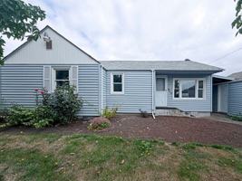 featured image of 340 W 3rd St