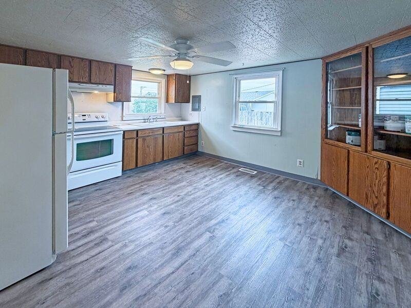340 W 3rd St - Photo 5 of 21