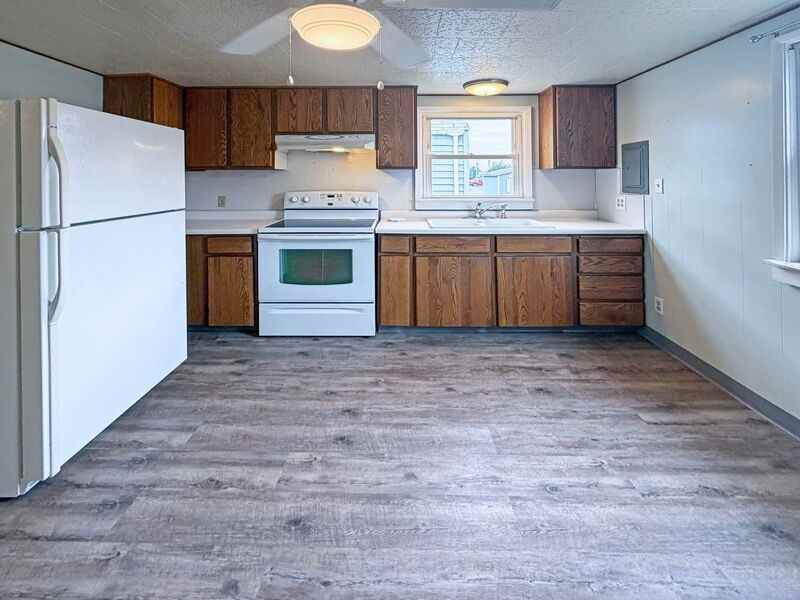 340 W 3rd St - Photo 7 of 21