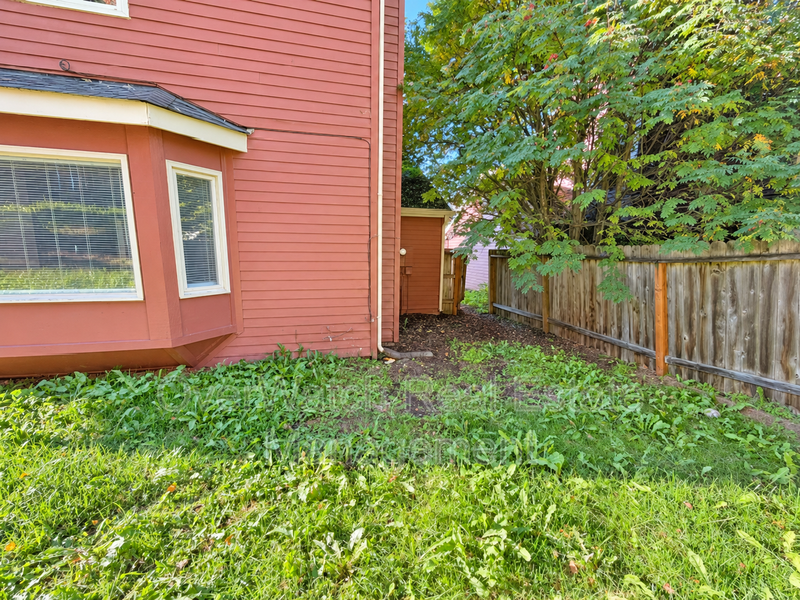 10031 Nantucket Cir - Photo 2 of 37