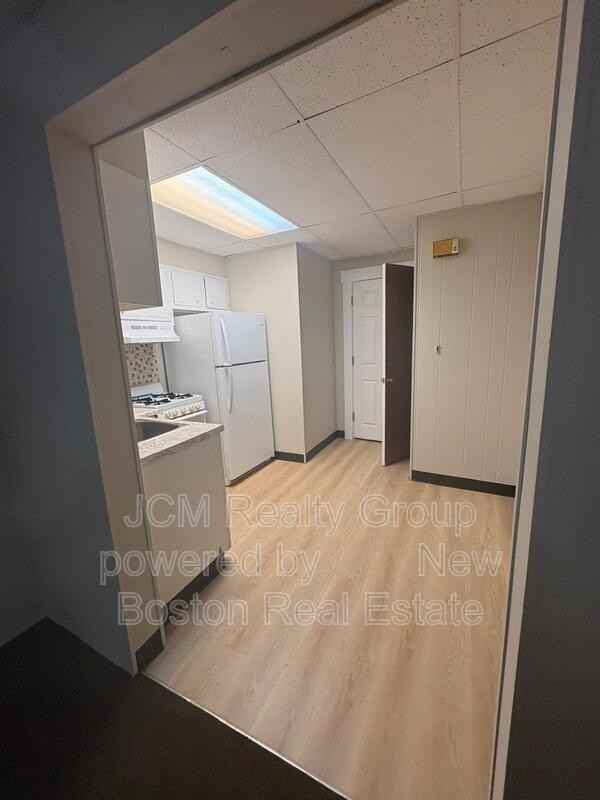 5 Irwin St - Photo 3 of 14