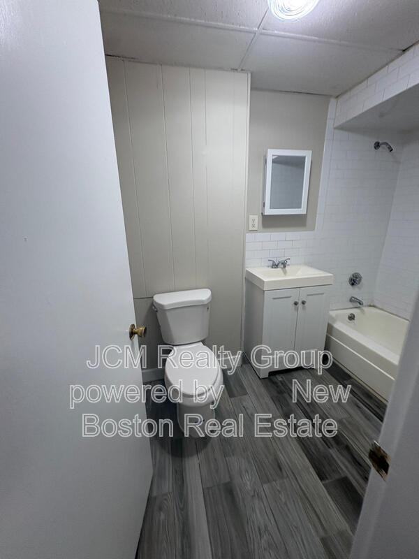 5 Irwin St - Photo 6 of 14