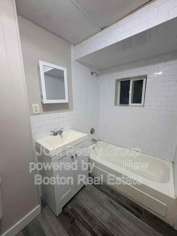 5 Irwin St - Photo 7 of 14