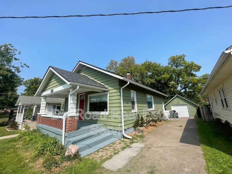109 Redbud Dr - Photo 3 of 15