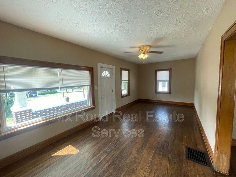109 Redbud Dr - Photo 5 of 15