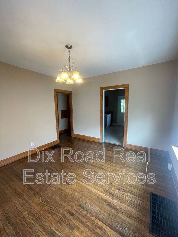 109 Redbud Dr - Photo 6 of 15