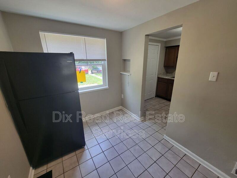 233 Ryburn Ave Apt A #A - Photo 4 of 10