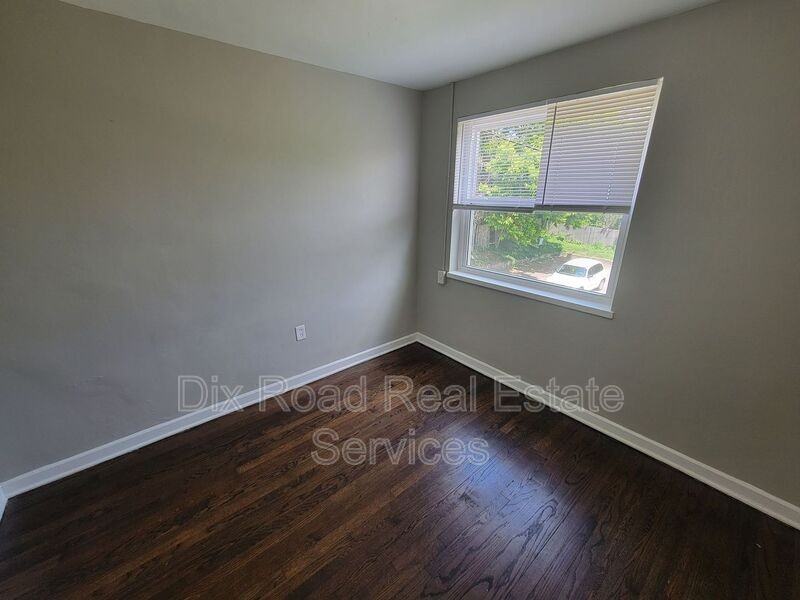 233 Ryburn Ave Apt A #A - Photo 6 of 10