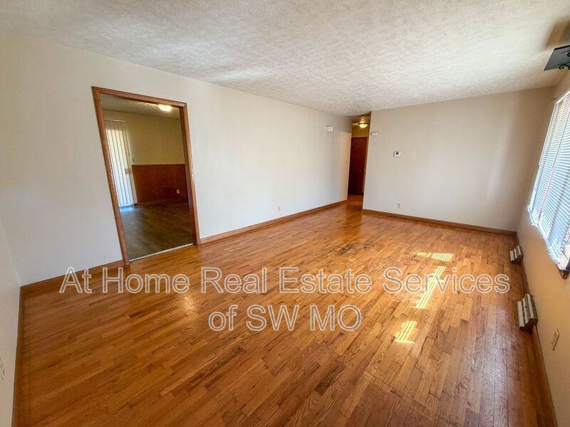 1917 E Glenco St - Photo 2 of 14